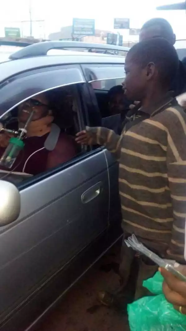 Boy Trying To Beg A Lady For Money, Break Down In ”TEARS” After Noticing She Carries Oxygen To Survive (Photos)  Click Here